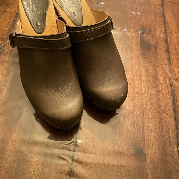 Sandals - Picture 6 of 7